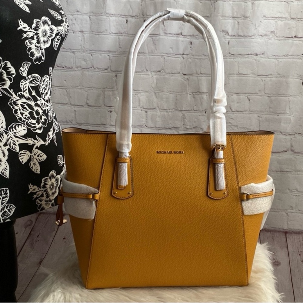 Michael Kors VOYAGER Tote/CASSIE Trifold Wallet - Picture 2 of 9